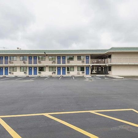 Motel 6 Kansas City, Mo - Airport Eksteriør bilde