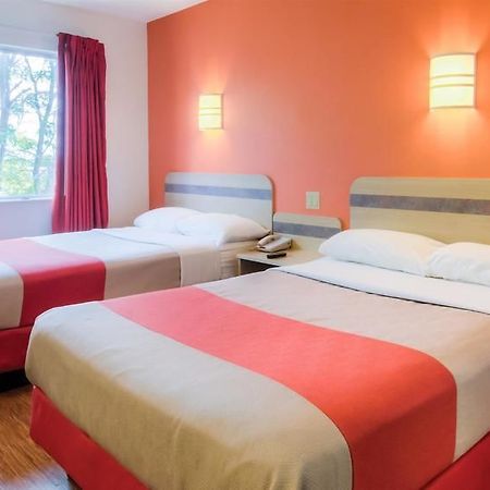 Motel 6 Kansas City, Mo - Airport Eksteriør bilde