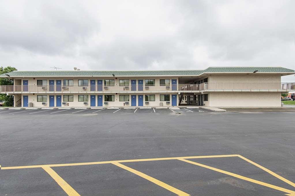 Motel 6 Kansas City, Mo - Airport Eksteriør bilde