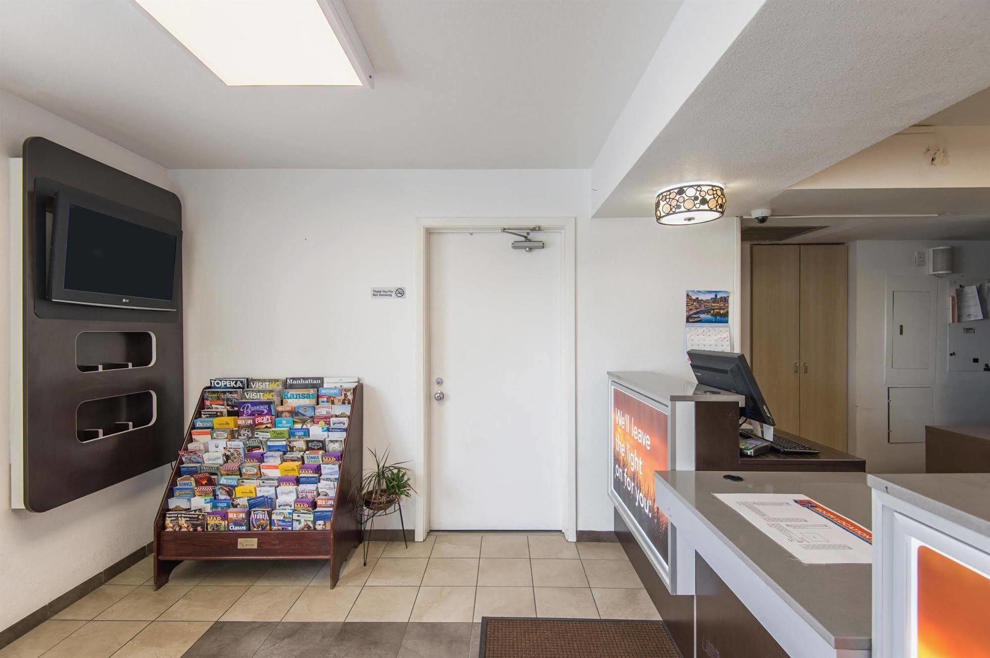 Motel 6 Kansas City, Mo - Airport Eksteriør bilde