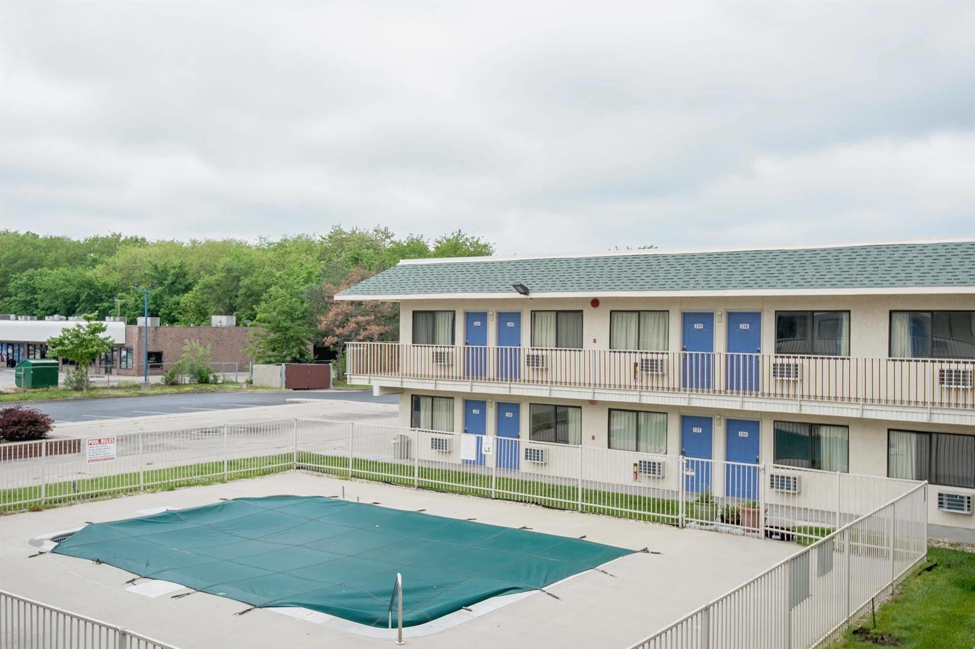 Motel 6 Kansas City, Mo - Airport Eksteriør bilde